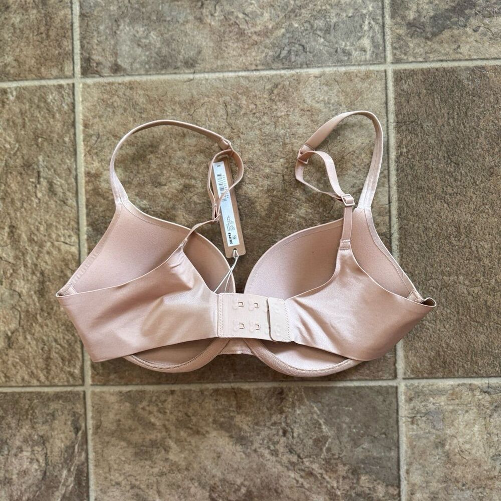 SKIMS Nude Bra - Picture 8 of 11